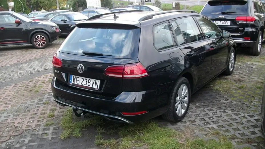 VOLKSWAGEN Golf -