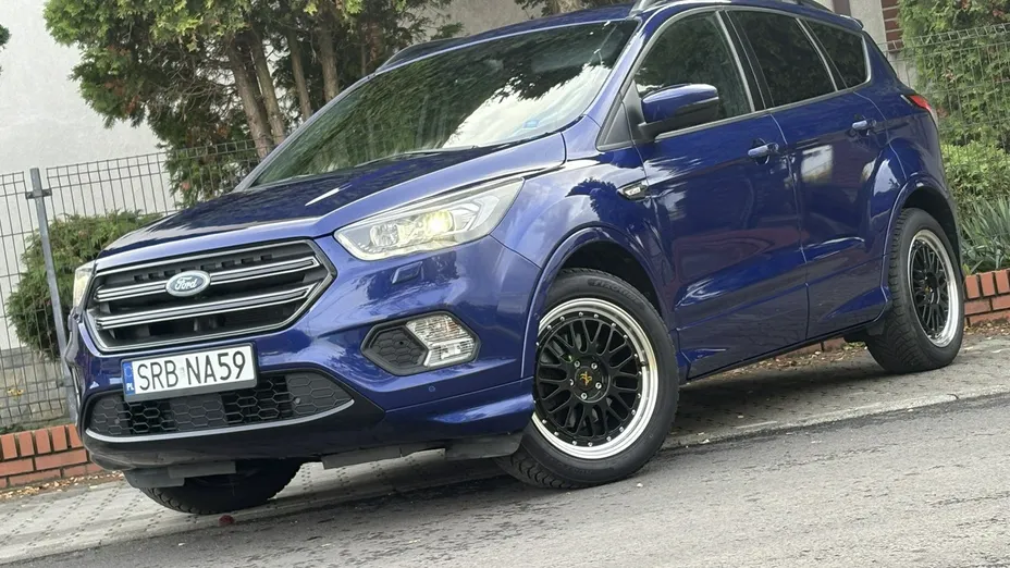 FORD Kuga -