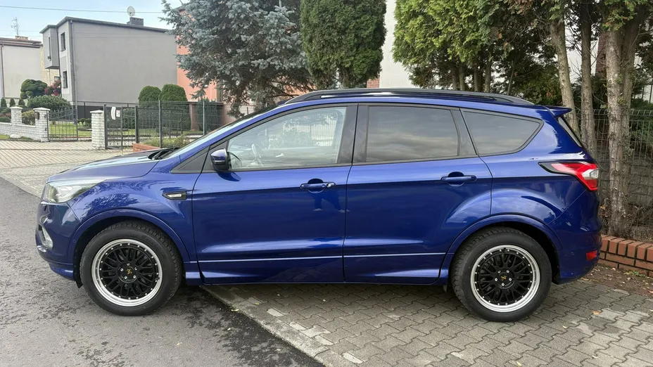 FORD Kuga -