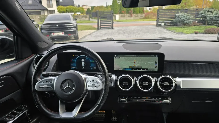 MERCEDES-BENZ GLB -