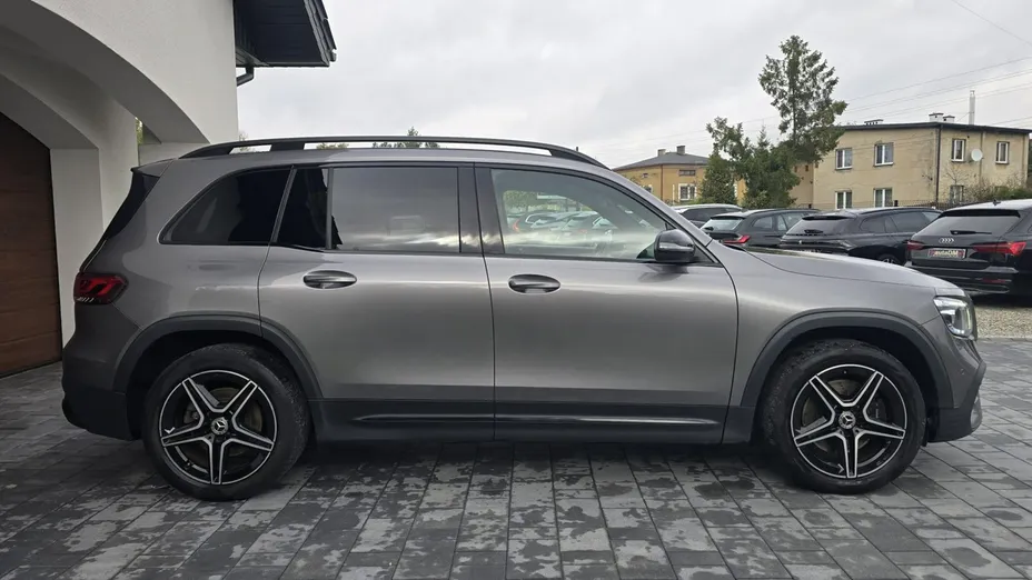 MERCEDES-BENZ GLB -