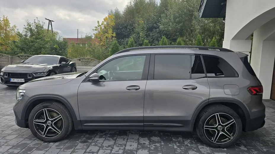 MERCEDES-BENZ GLB -