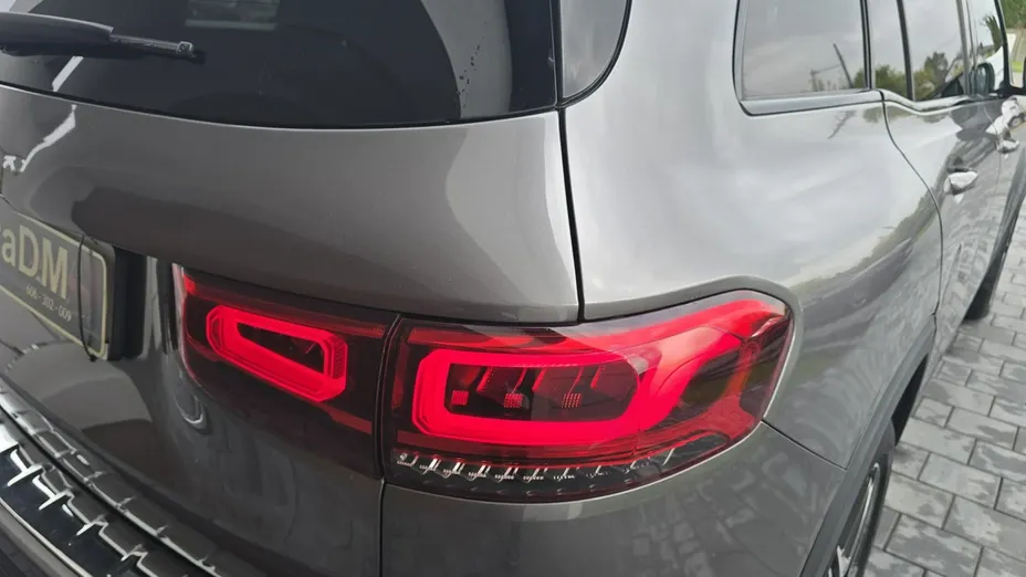 MERCEDES-BENZ GLB -