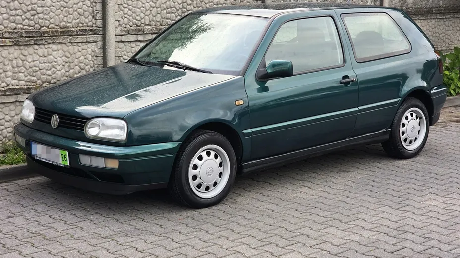 VOLKSWAGEN Golf -