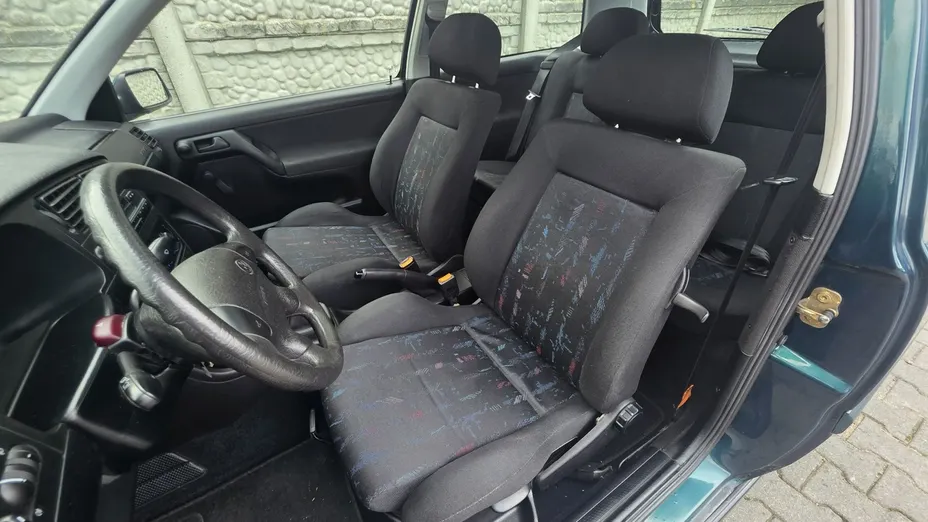 VOLKSWAGEN Golf -