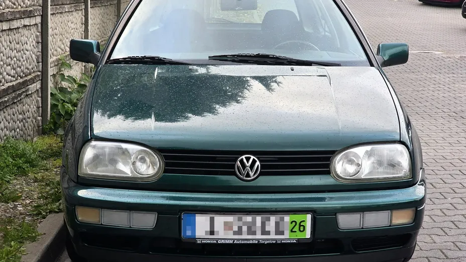 VOLKSWAGEN Golf -