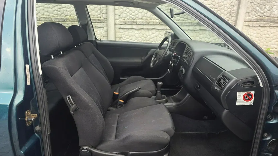 VOLKSWAGEN Golf -
