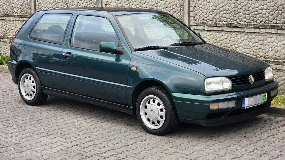 VOLKSWAGEN Golf -