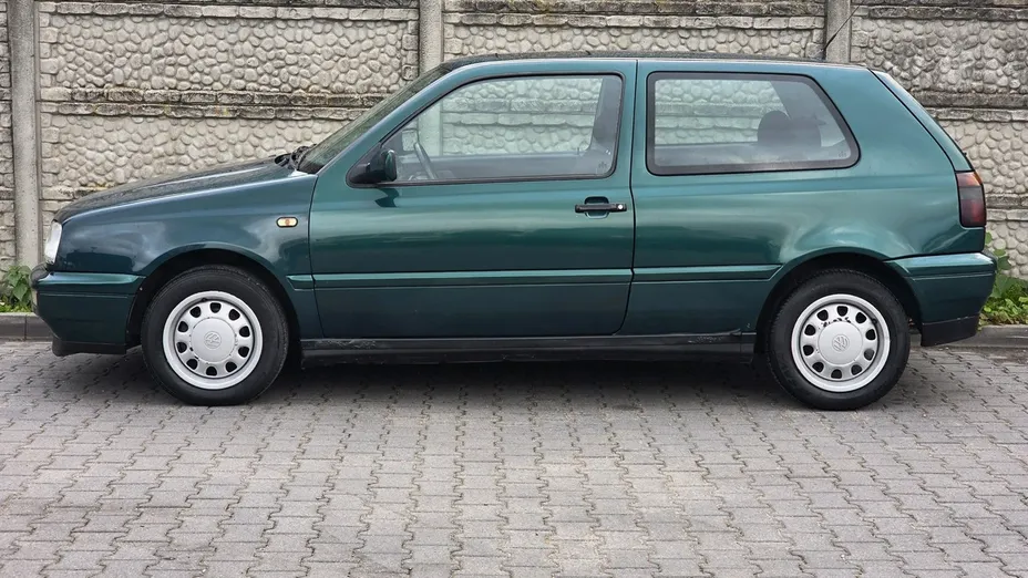 VOLKSWAGEN Golf -
