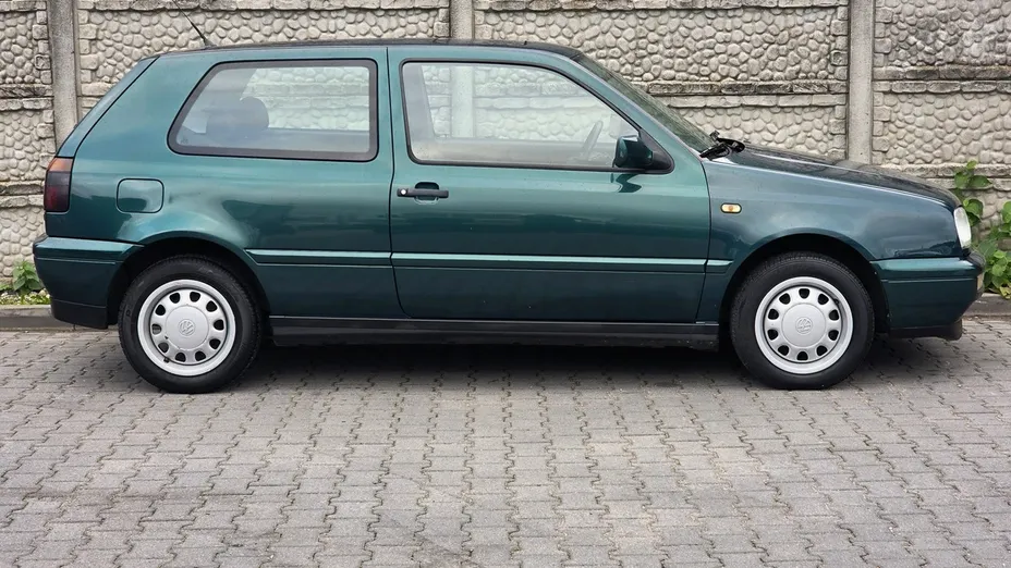 VOLKSWAGEN Golf -