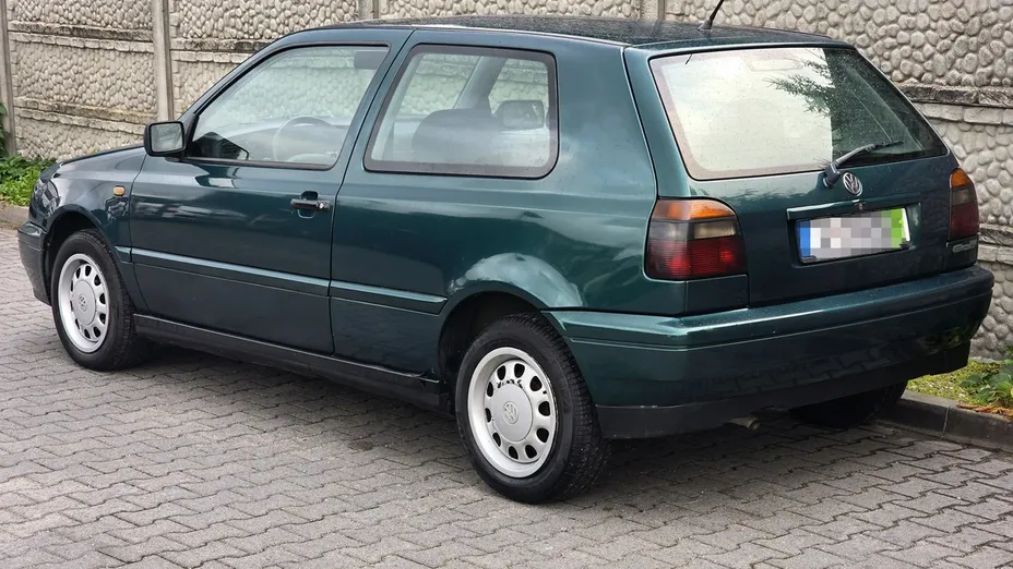 VOLKSWAGEN Golf -