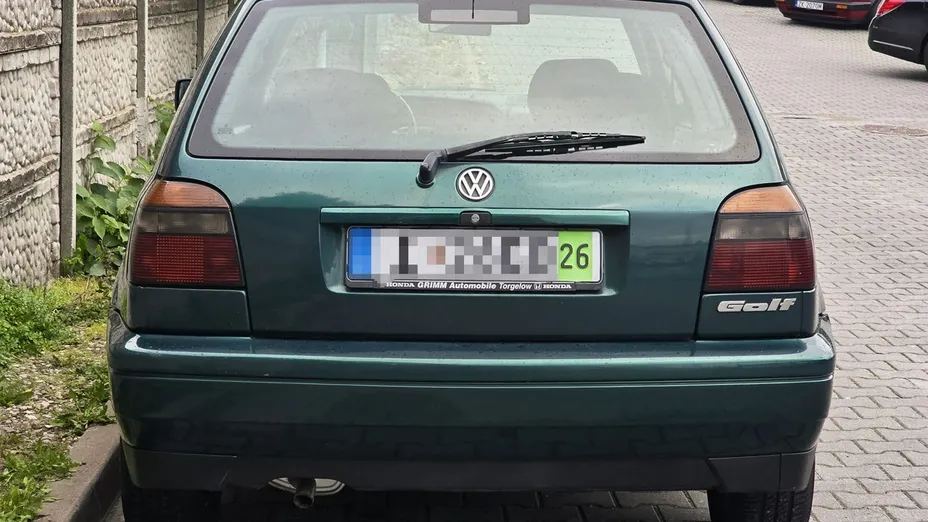 VOLKSWAGEN Golf -