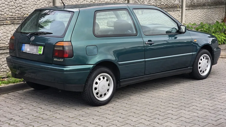 VOLKSWAGEN Golf -