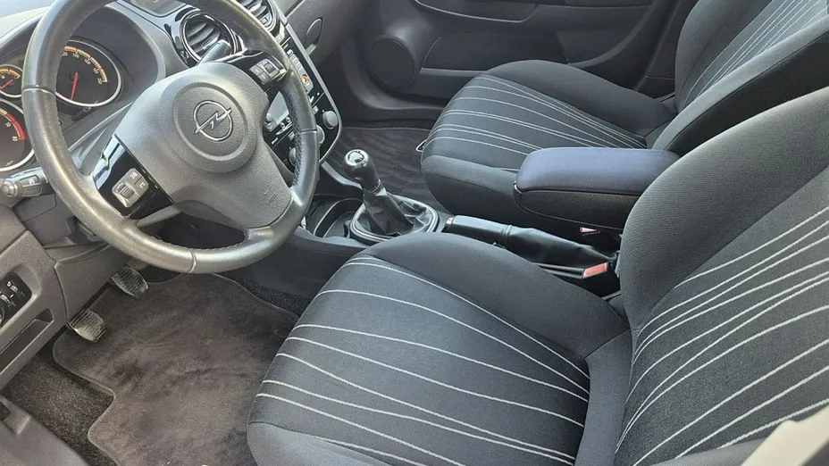OPEL Corsa -