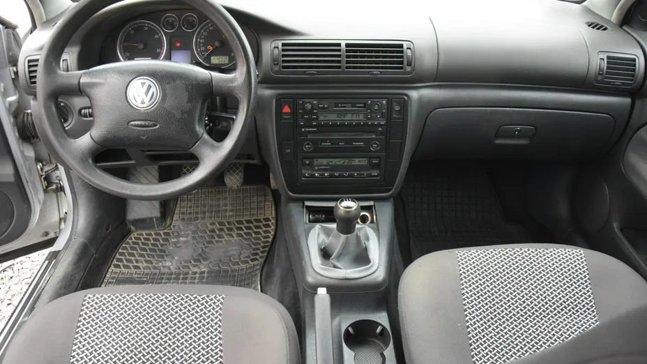 VOLKSWAGEN Passat -
