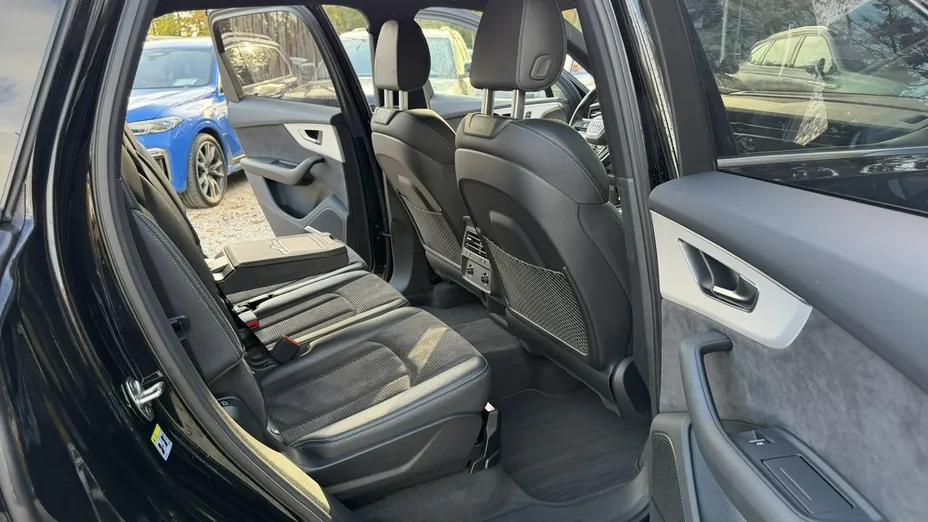 AUDI Q7 -