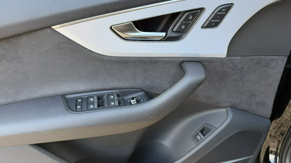 AUDI Q7 -