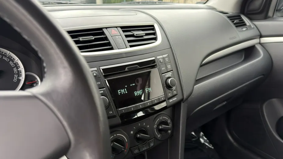 SUZUKI Swift -