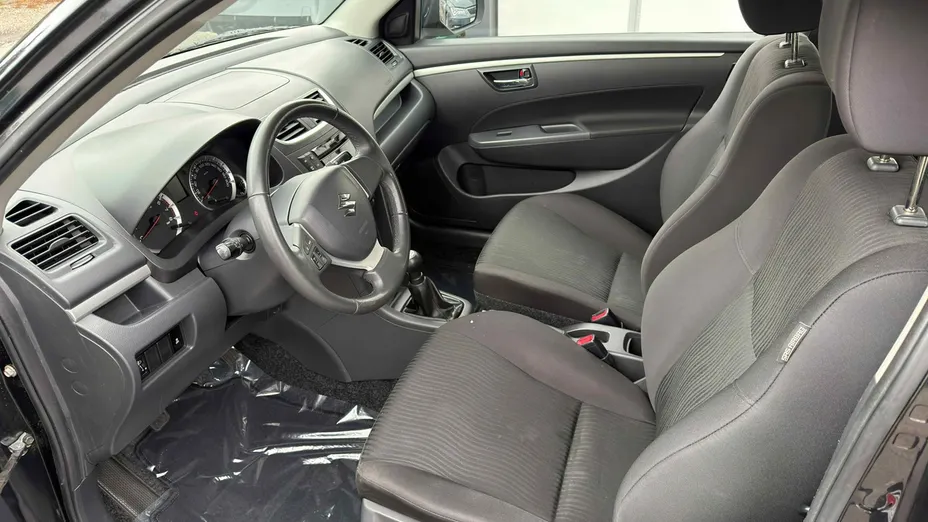SUZUKI Swift -