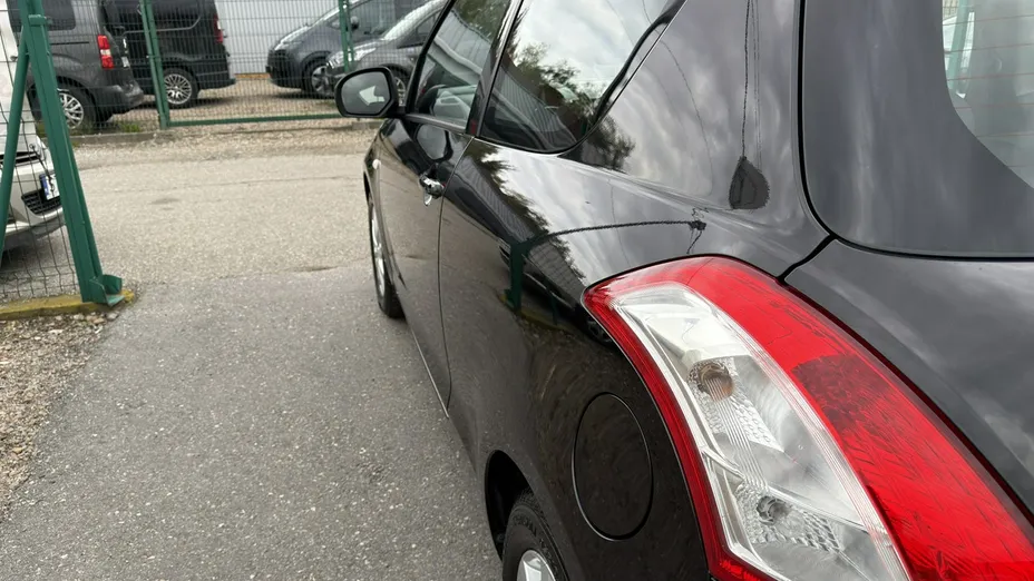 SUZUKI Swift -