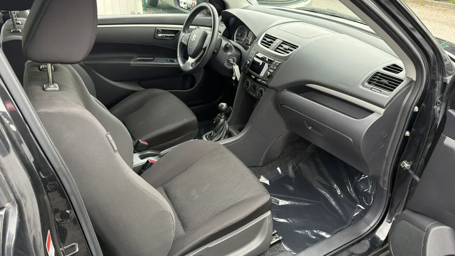 SUZUKI Swift -