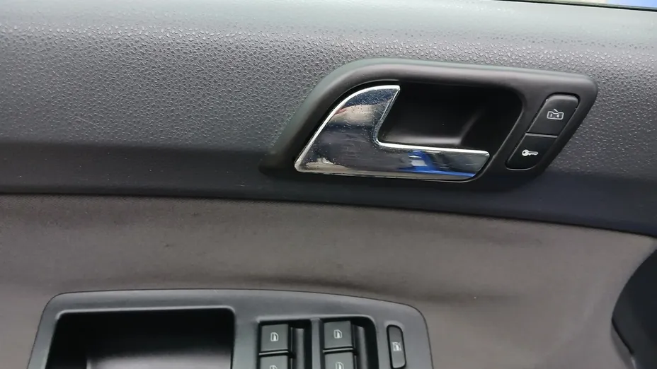 VOLKSWAGEN Polo -