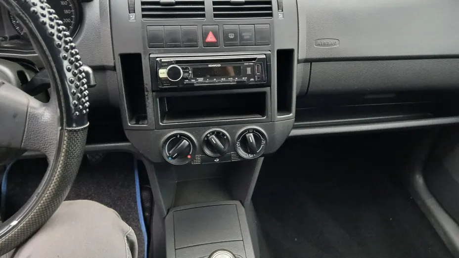VOLKSWAGEN Polo -