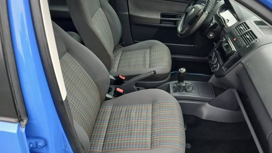 VOLKSWAGEN Polo -