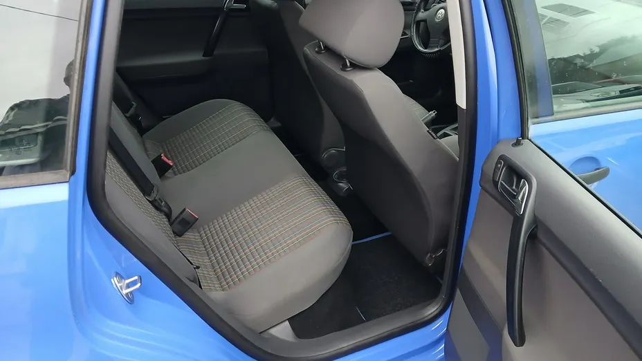 VOLKSWAGEN Polo -