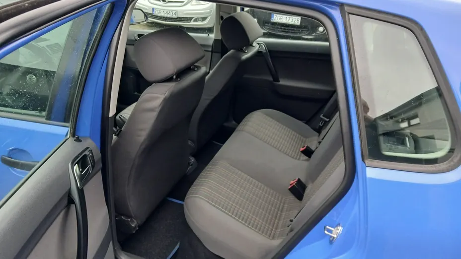 VOLKSWAGEN Polo -