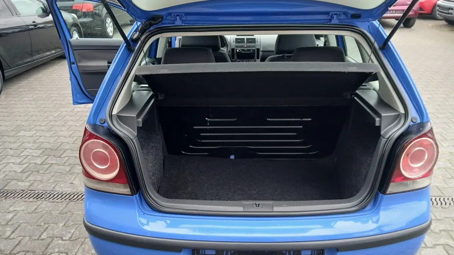 VOLKSWAGEN Polo -