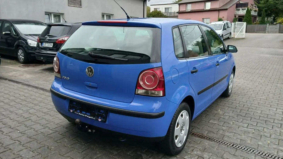 VOLKSWAGEN Polo -
