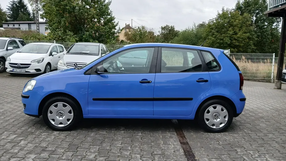 VOLKSWAGEN Polo -