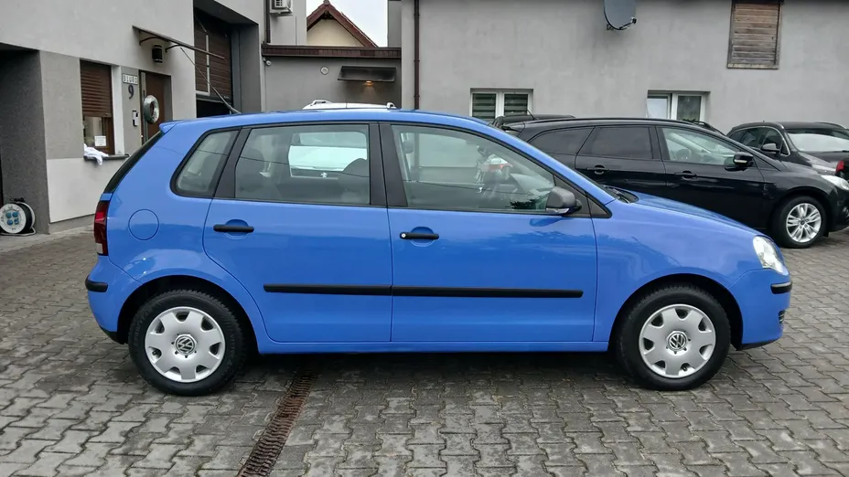VOLKSWAGEN Polo -