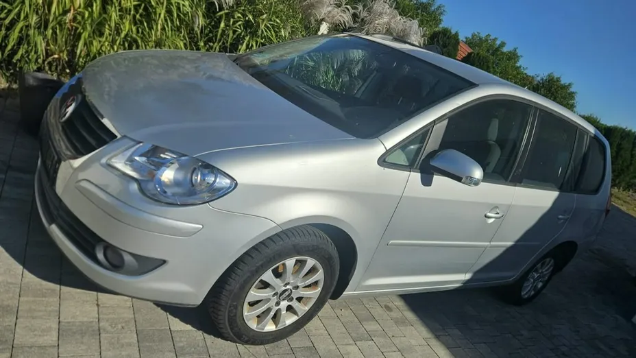 VOLKSWAGEN Touran -