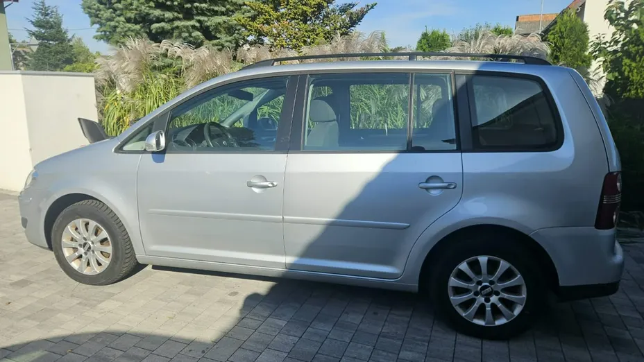 VOLKSWAGEN Touran -
