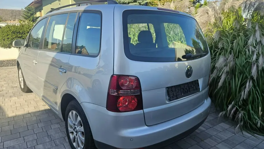 VOLKSWAGEN Touran -