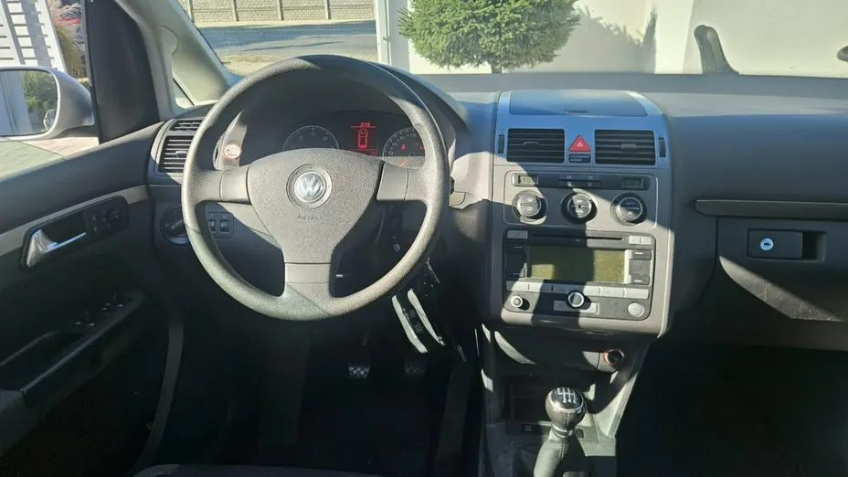 VOLKSWAGEN Touran -