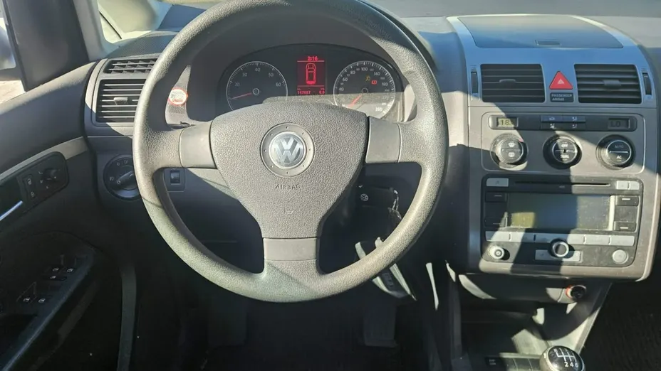 VOLKSWAGEN Touran -