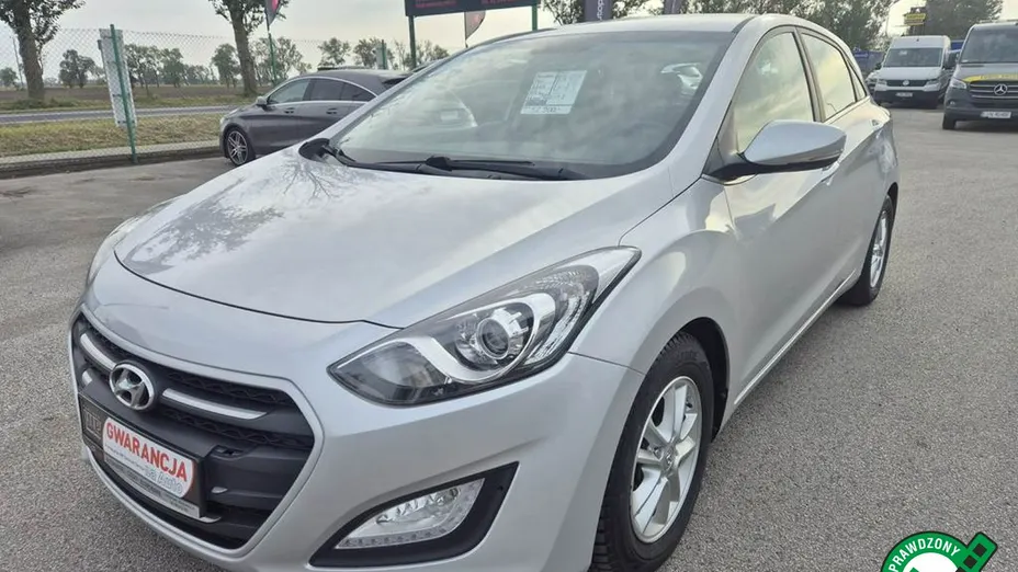 HYUNDAI i30 -