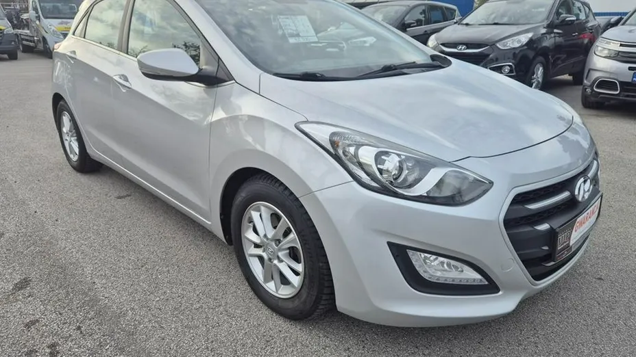 HYUNDAI i30 -