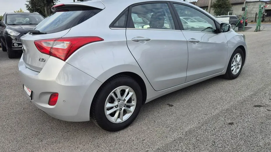HYUNDAI i30 -