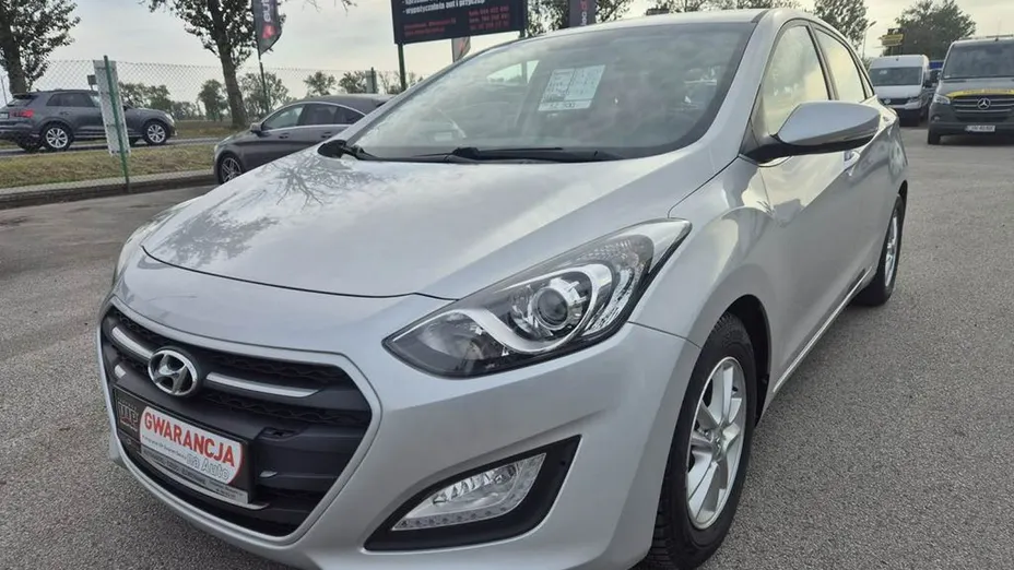 HYUNDAI i30 -