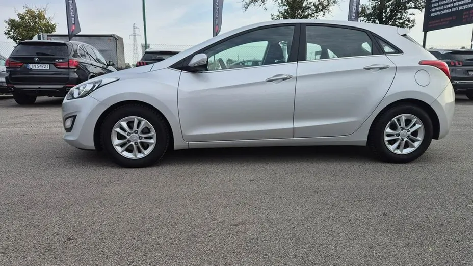 HYUNDAI i30 -