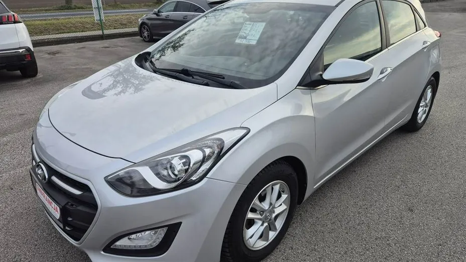 HYUNDAI i30 -