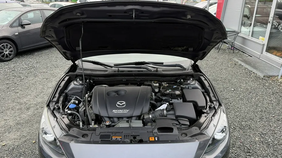 MAZDA 3 -