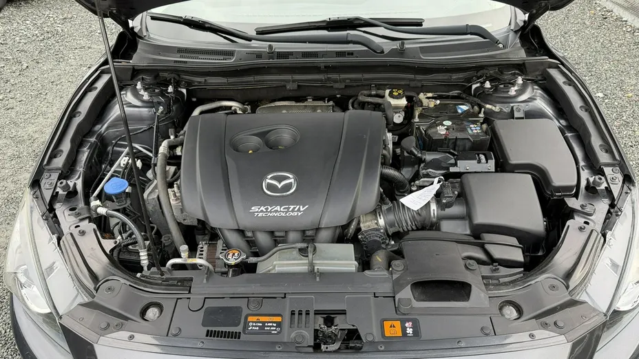 MAZDA 3 -
