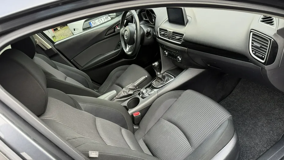 MAZDA 3 -