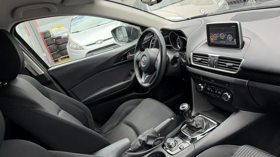 MAZDA 3 -