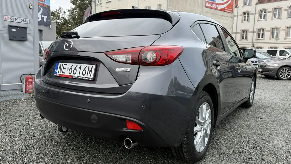 MAZDA 3 -